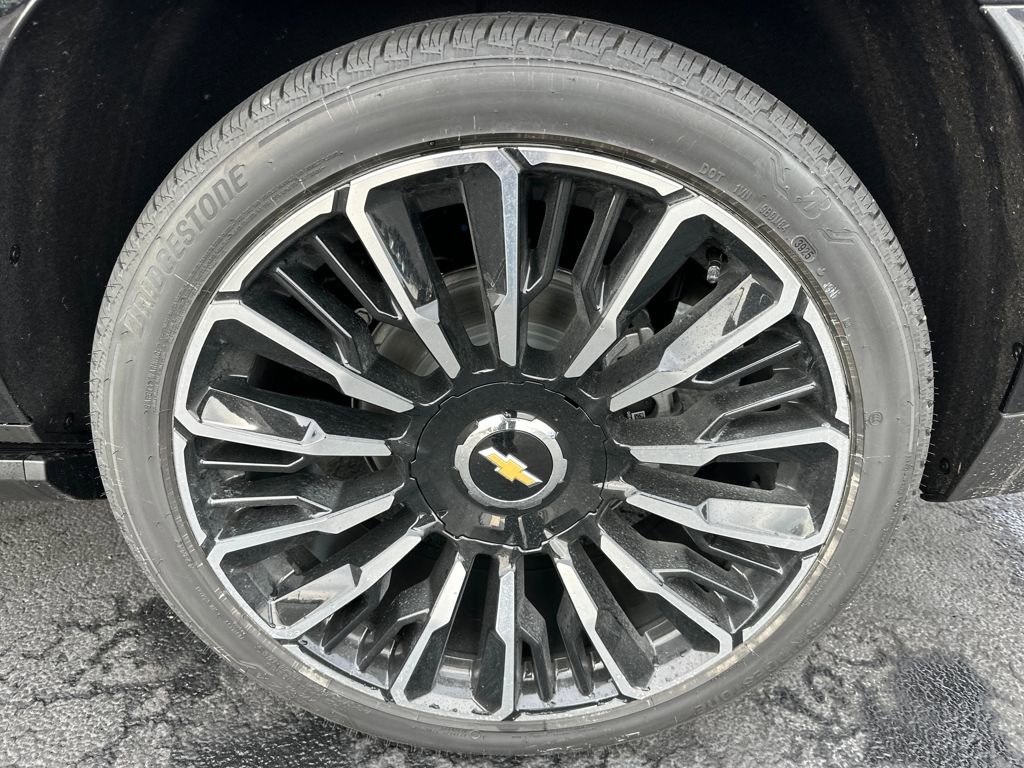 New 2026 Chevrolet Suburban High Country image 24