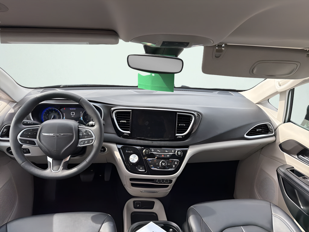 Used 2024 Chrysler Pacifica Touring-L FWD image 26