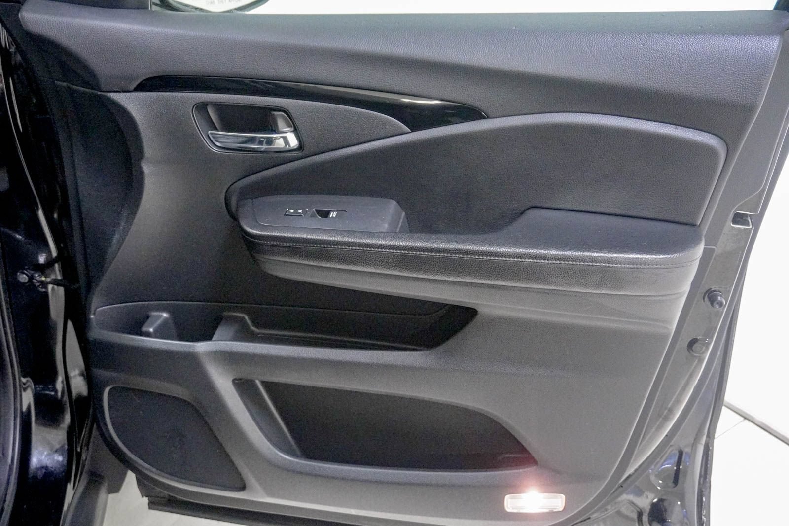 Used 2016 Honda Pilot Elite image 34