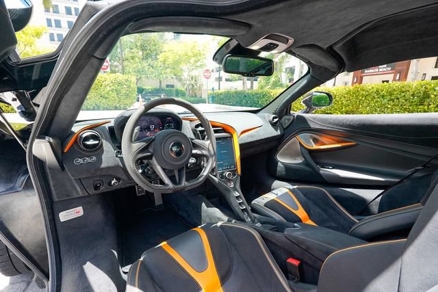Used 2018 McLaren 720S Performance RWD image 3