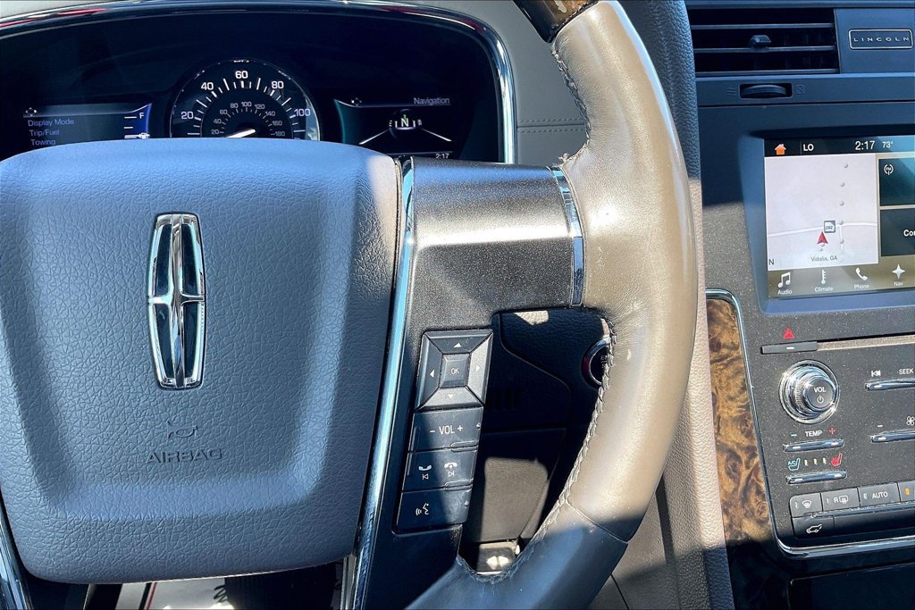 Used 2016 Lincoln Navigator L Select RWD image 13