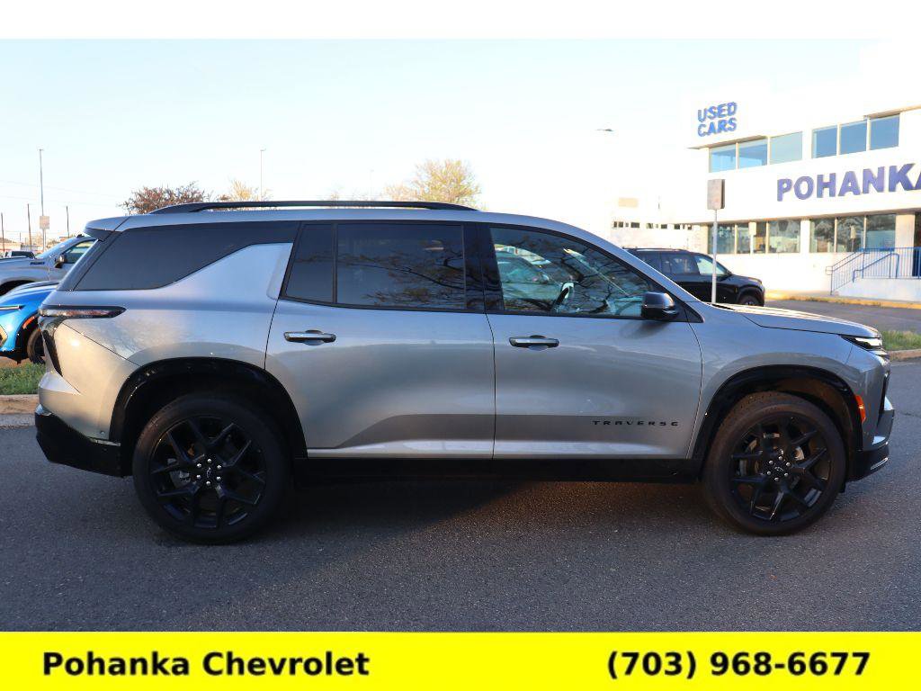 Used 2026 Chevrolet Traverse RS w/ LPO, Floor Liner Package FWD image 8
