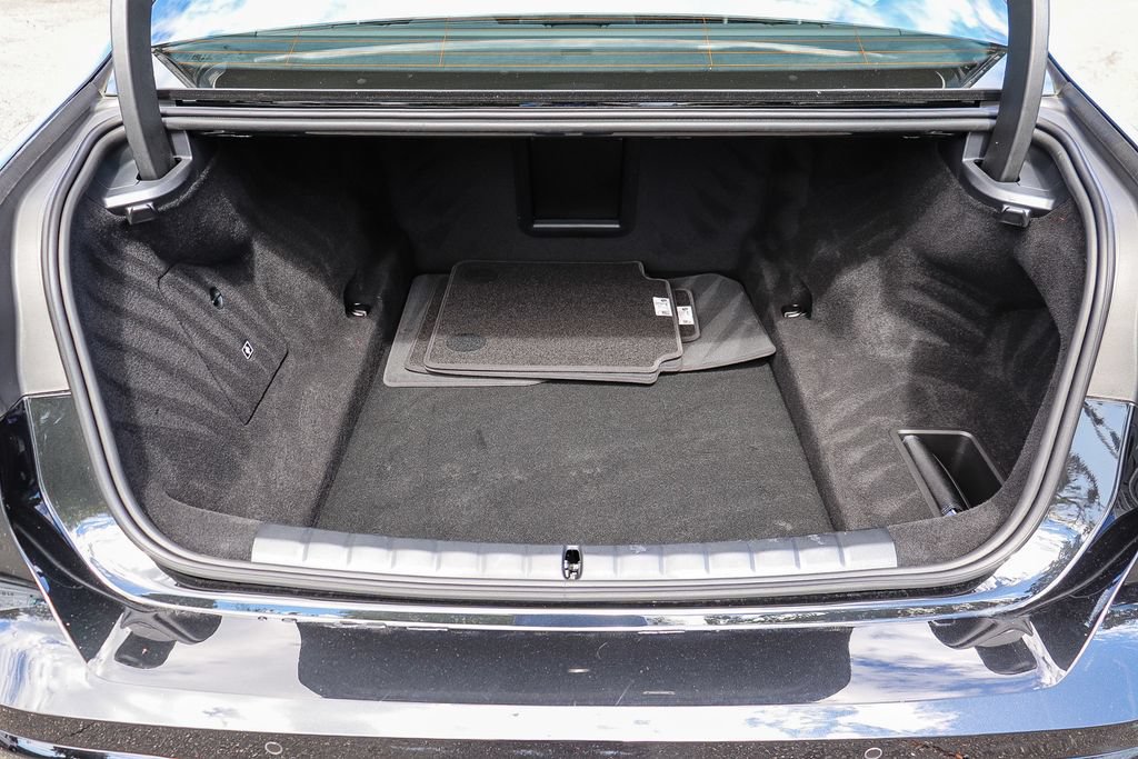 Used 2026 BMW 750e xDrive AWD/4WD image 25