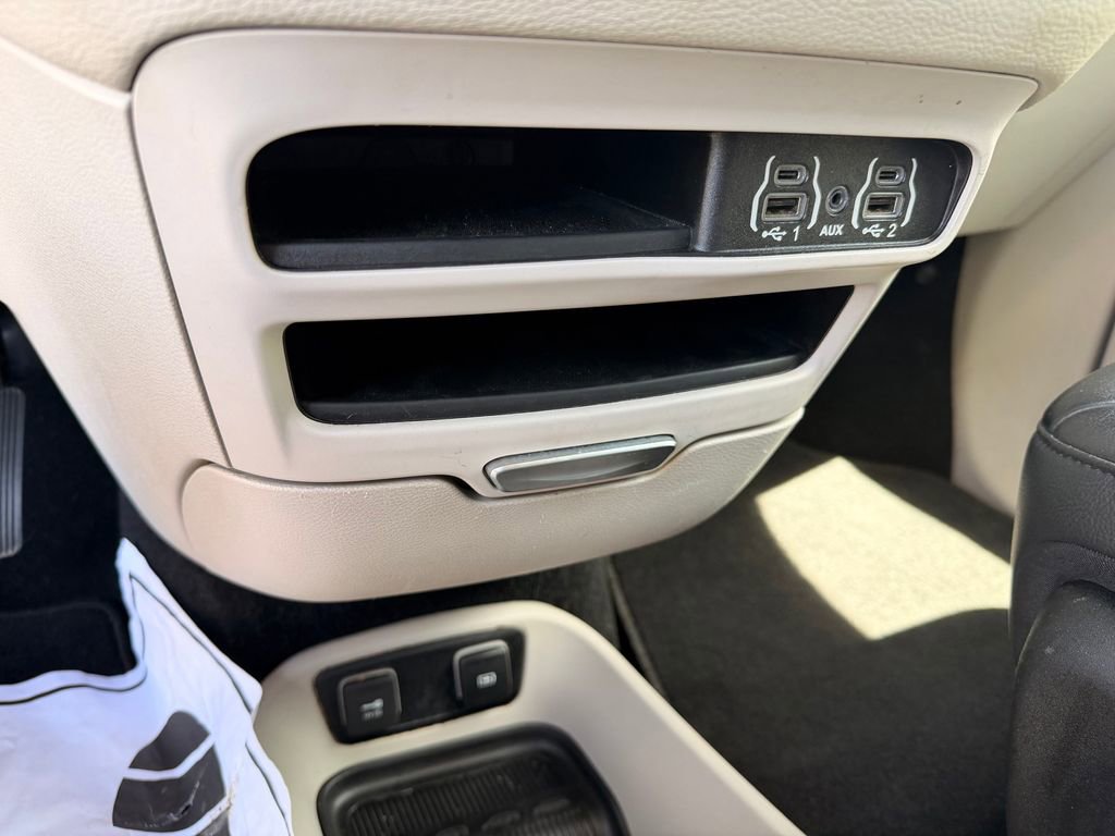 Used 2021 Chrysler Pacifica Touring-L FWD image 27