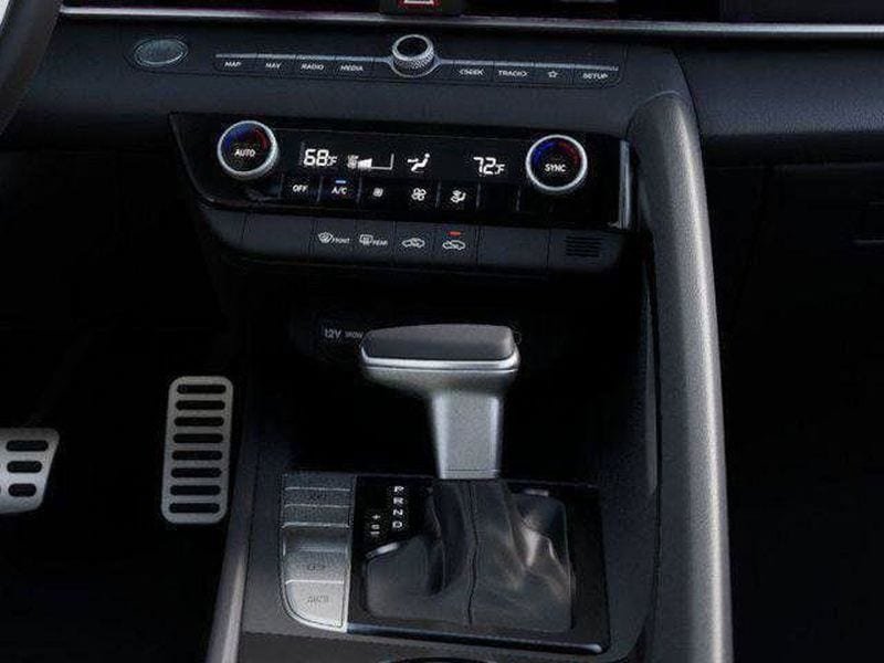 New 2026 Hyundai Elantra SEL FWD image 24