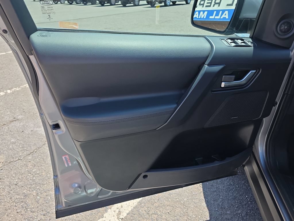 Used 2015 Land Rover LR2 AWD/4WD image 12