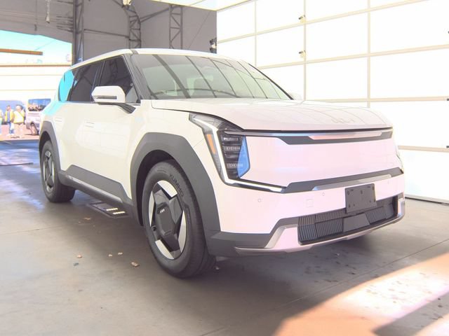 Used 2024 Kia EV9 Light Long Range RWD image 2