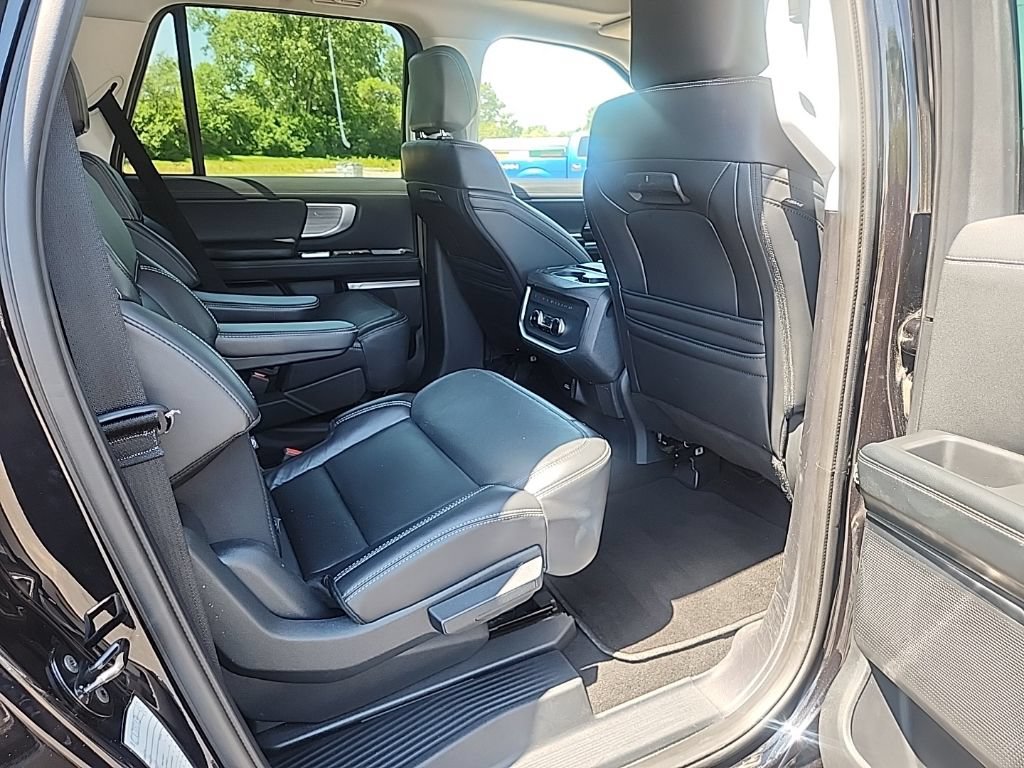 Used 2025 Ford Expedition Max Platinum AWD/4WD image 34