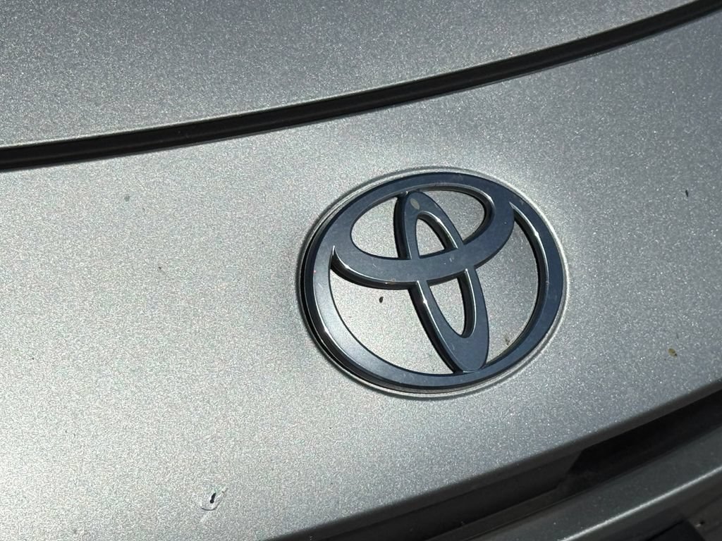Used 2024 Toyota Prius LE FWD image 3