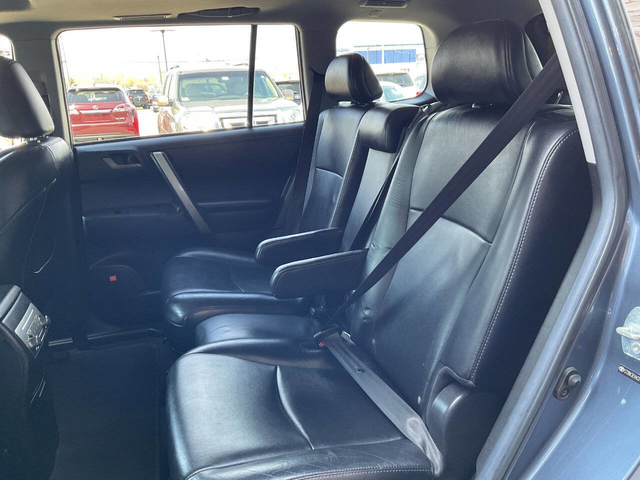 Used 2012 Toyota Highlander SE w/ Tow Pkg AWD/4WD image 34