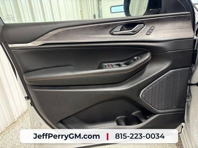 Used 2025 Jeep Grand Cherokee L Overland w/ Trailer Tow Package AWD/4WD image 12