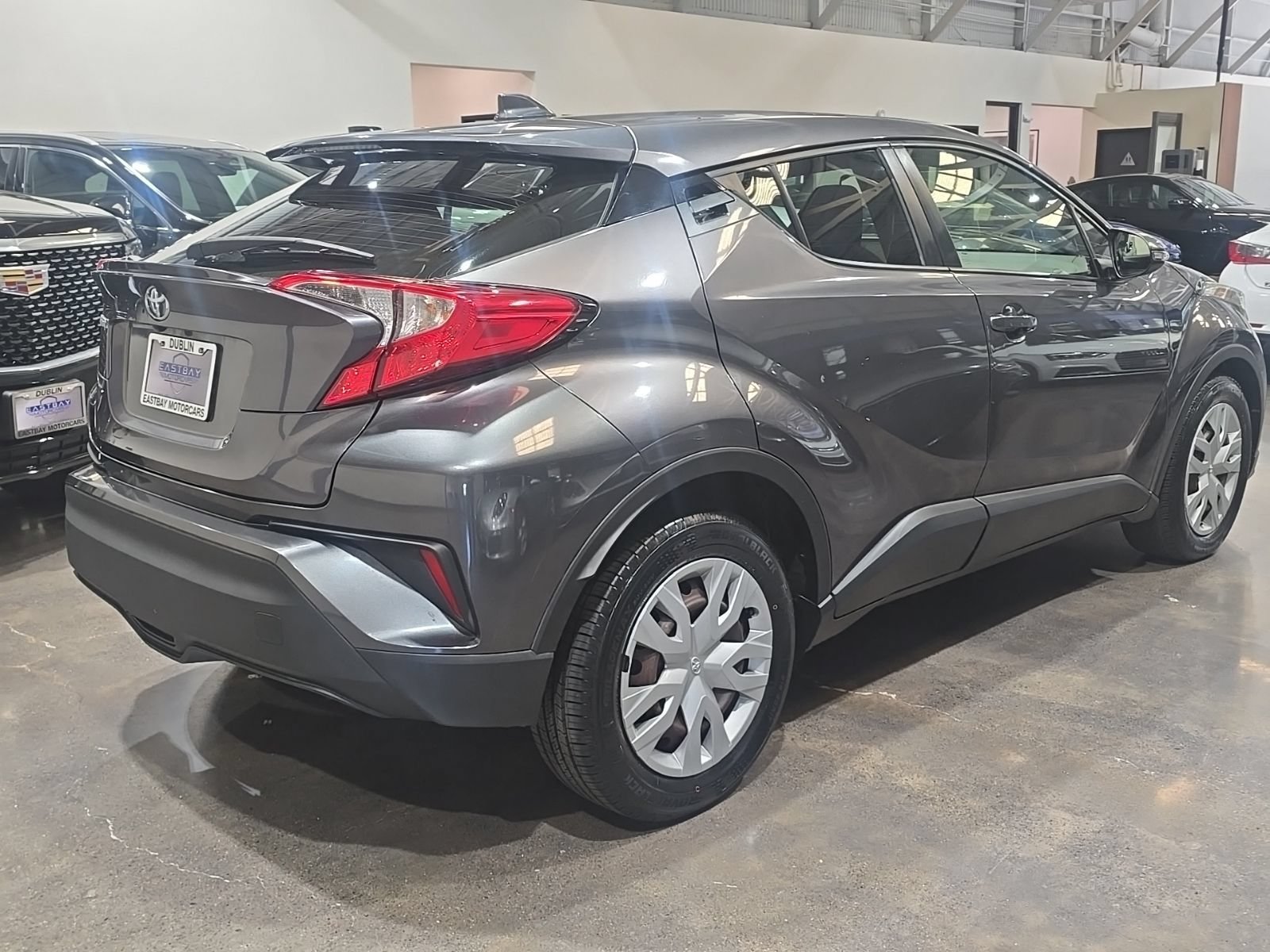 Used 2019 Toyota C-HR LE FWD image 11