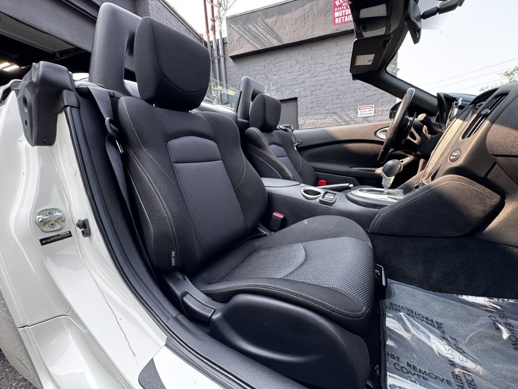 Used 2015 Nissan 370Z Roadster RWD image 15