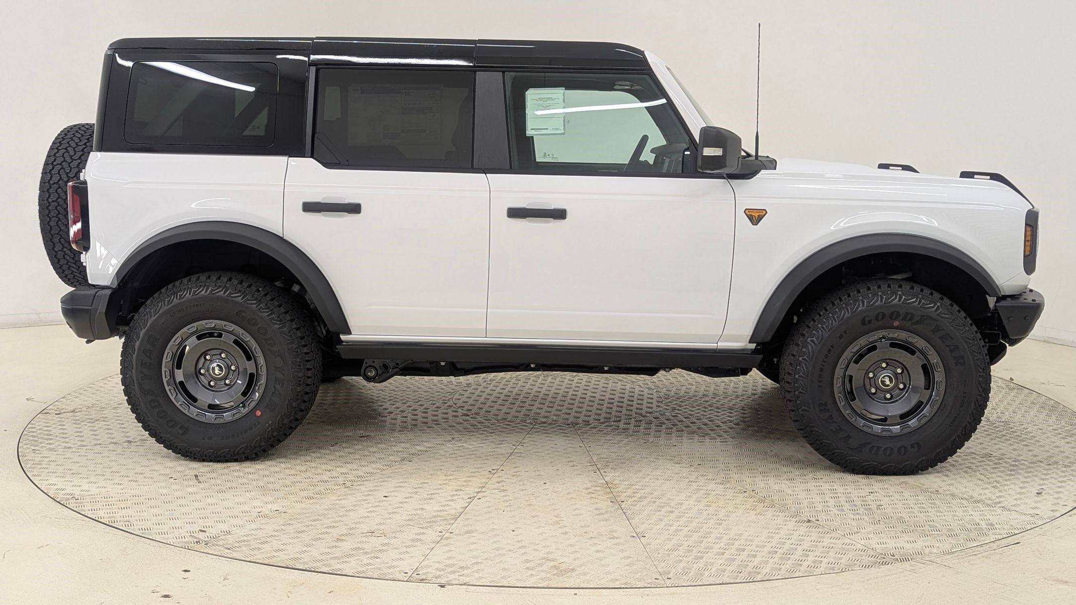 New 2025 Ford Bronco Badlands image 8