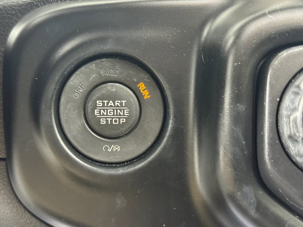 Used 2023 Jeep Wrangler Unlimited Sahara AWD/4WD image 18