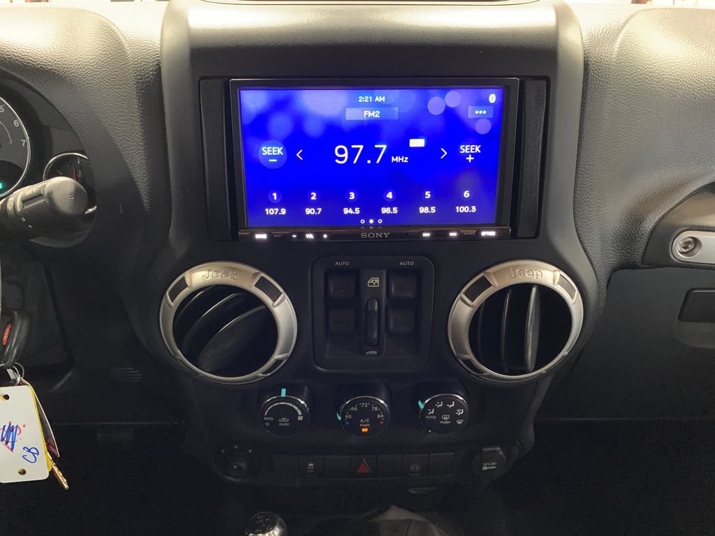 Used 2012 Jeep Wrangler Unlimited Sahara w/ Max Tow Pkg AWD/4WD image 13