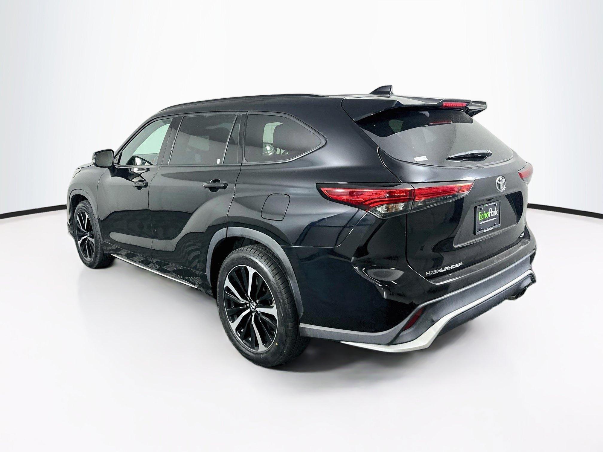 Used 2021 Toyota Highlander XSE FWD image 5