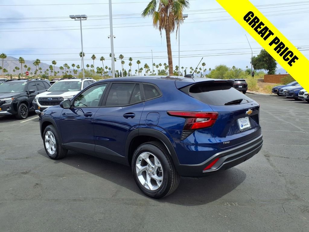 Used 2024 Chevrolet Trax LS w/ LS Convenience Package FWD image 12