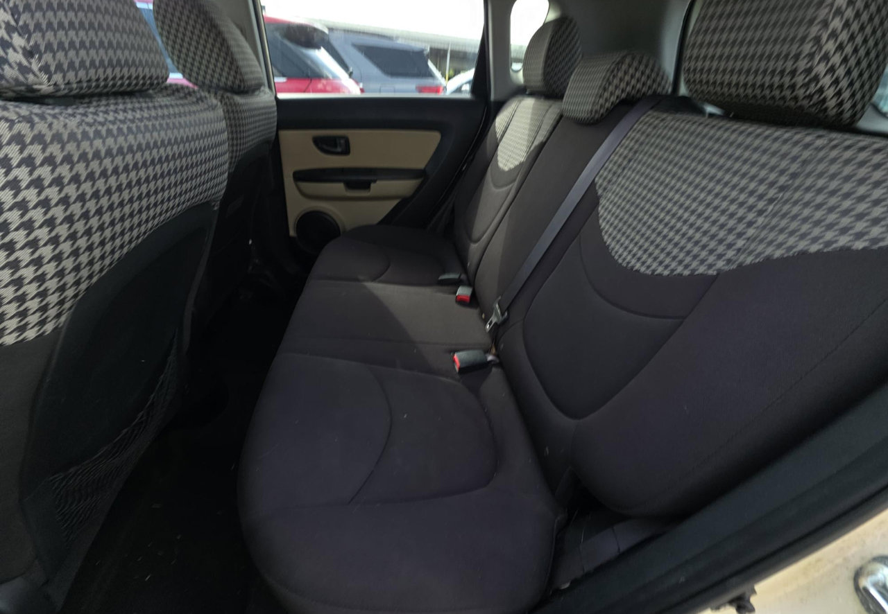 Used 2011 Kia Soul ! image 12