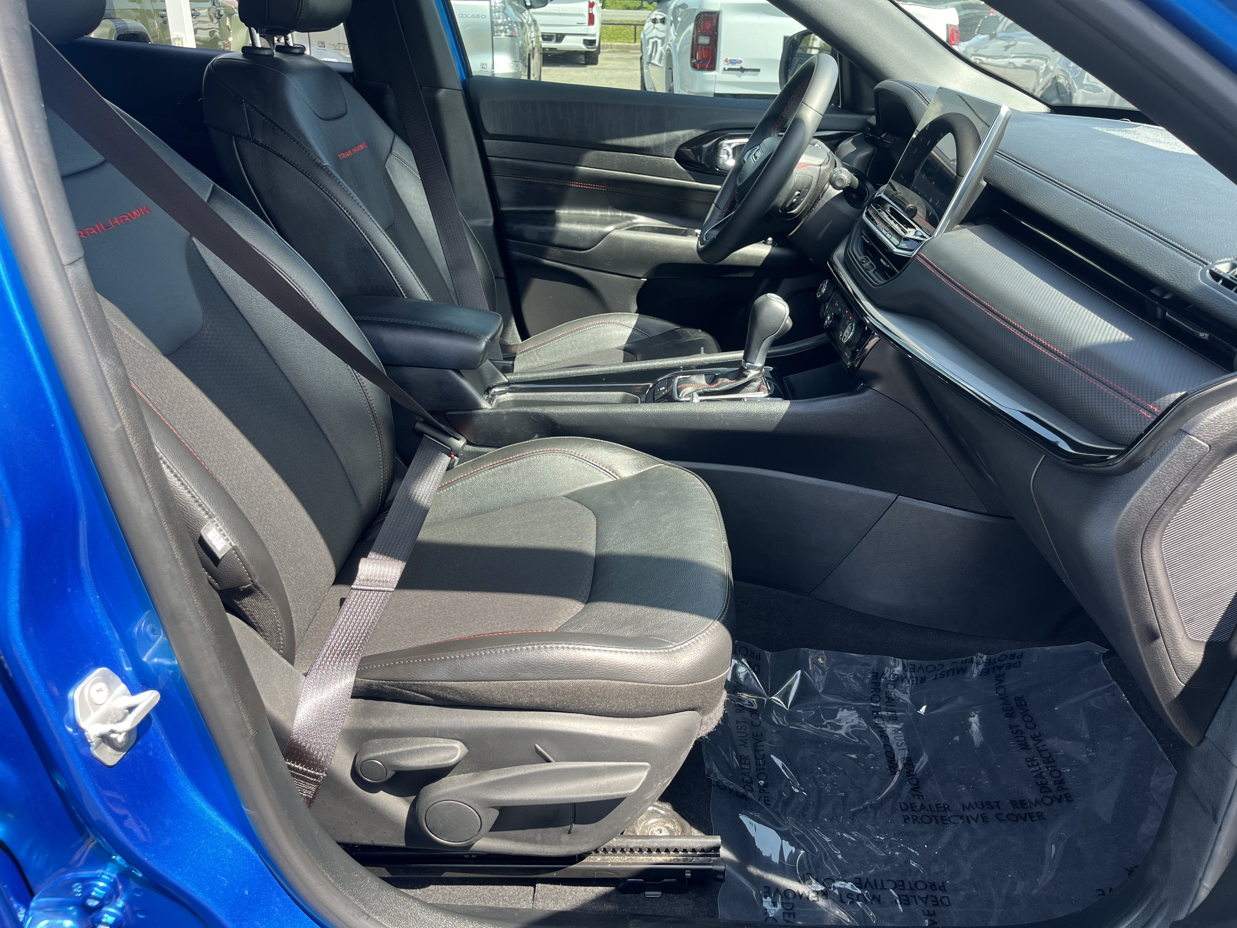 Used 2025 Jeep Compass Trailhawk AWD/4WD image 16