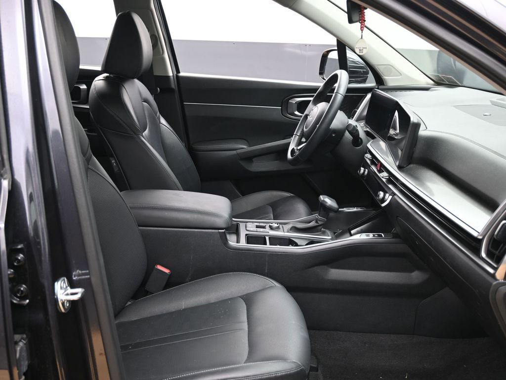 Used 2025 Kia Sorento S image 38