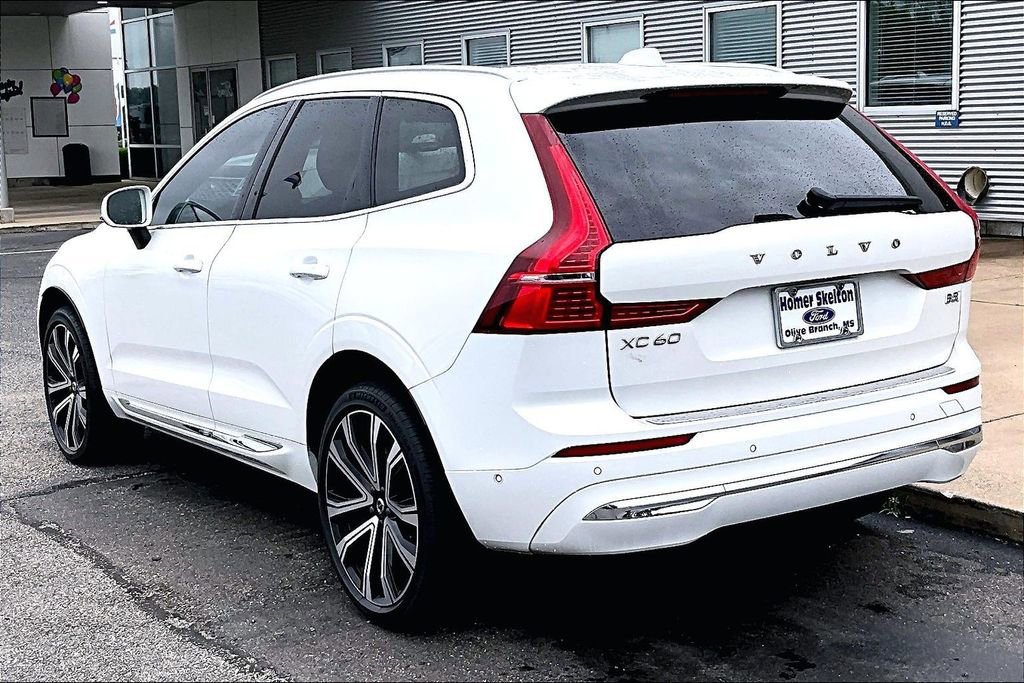 Used 2023 Volvo XC60 B5 Ultimate w/ Climate Package FWD image 3