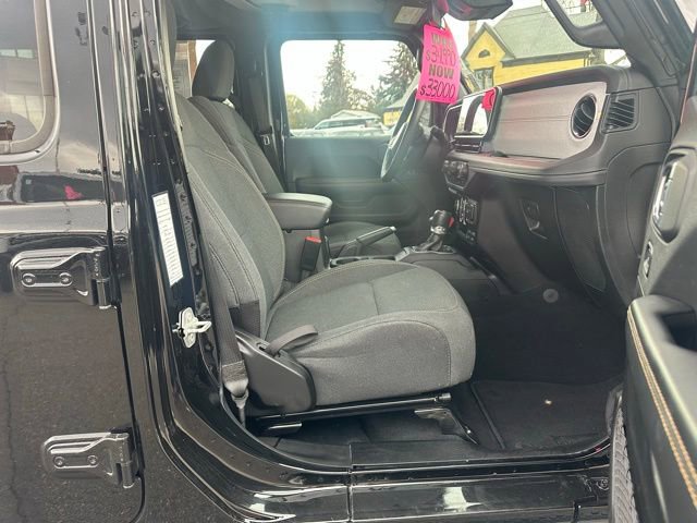 Used 2024 Jeep Wrangler Unlimited Sahara AWD/4WD image 21