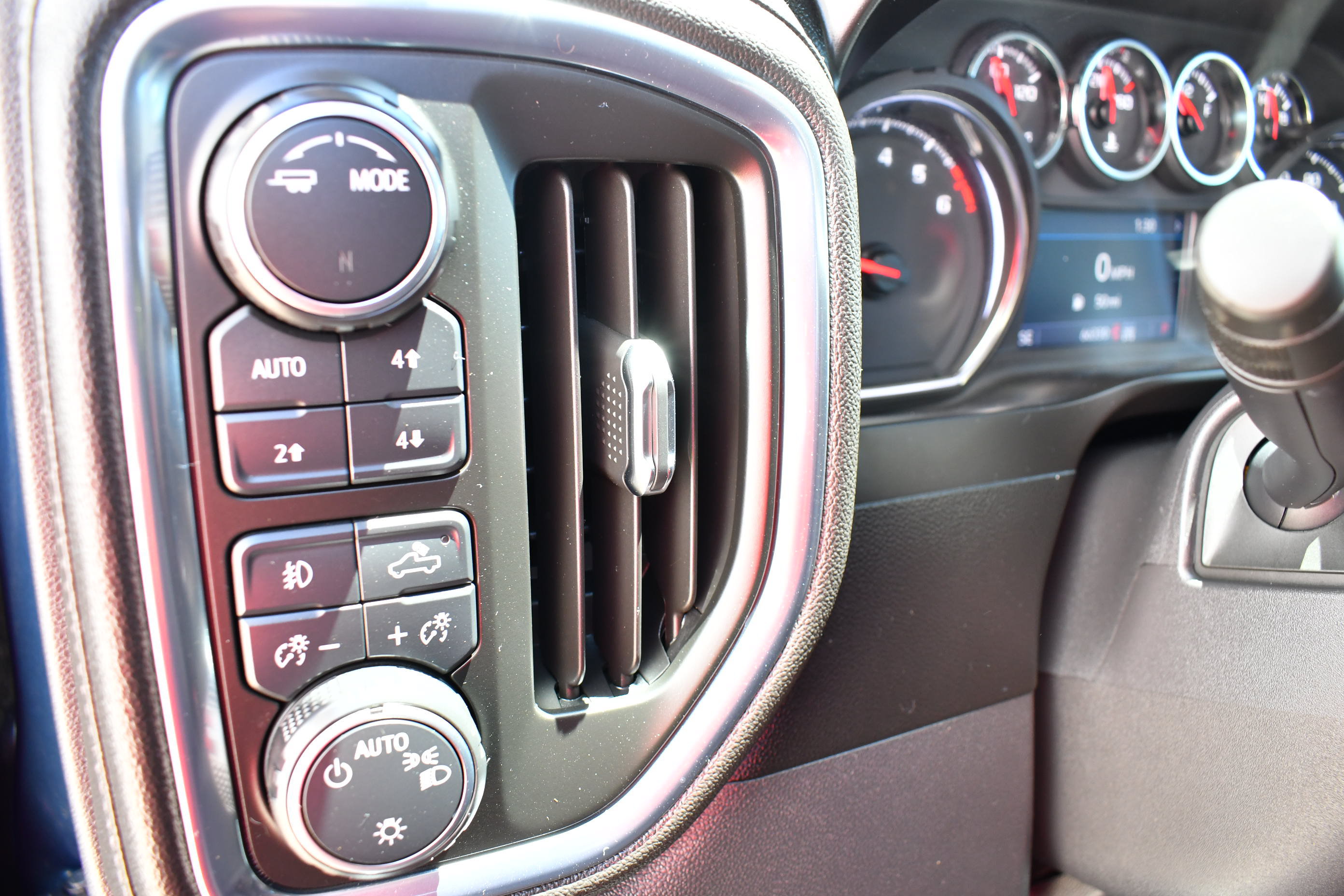 Used 2020 Chevrolet Silverado 1500 RST AWD/4WD image 12