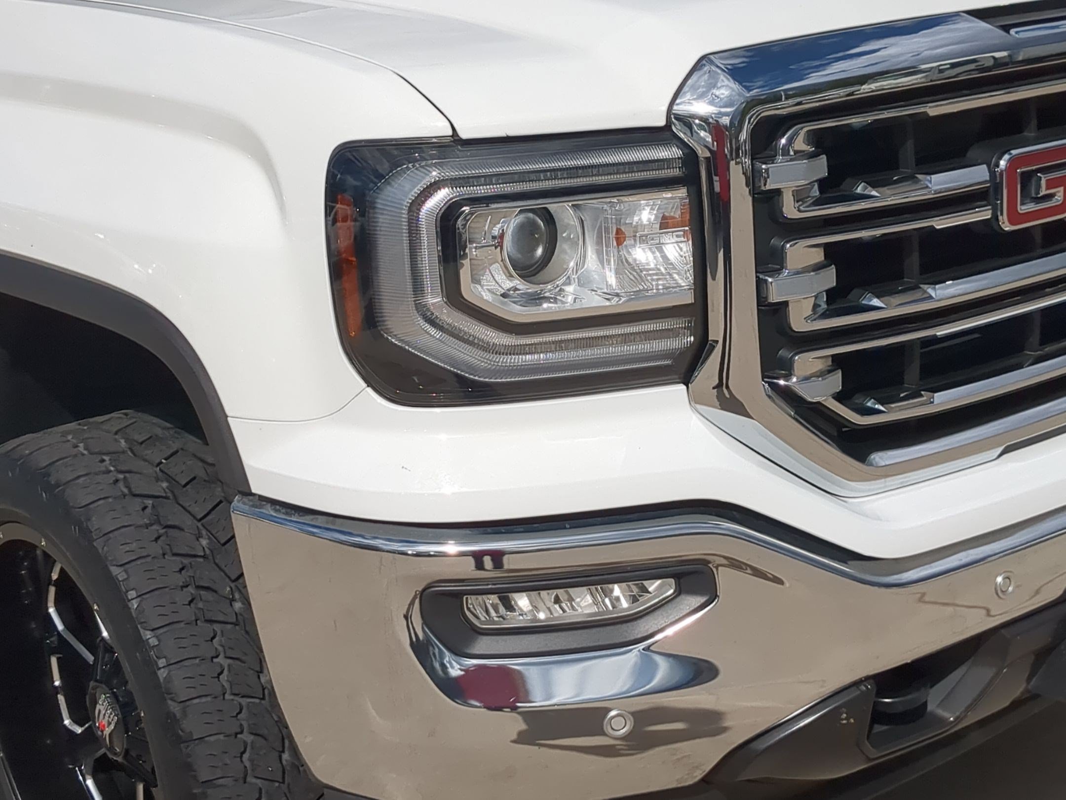 Used 2018 GMC Sierra 1500 SLT w/ SLT Preferred Package AWD/4WD image 11