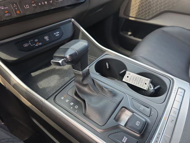 Used 2025 Kia Carnival FWD image 35