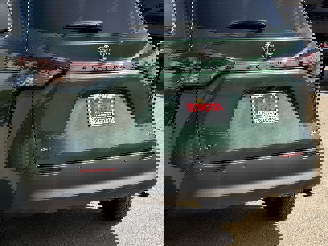 New 2026 Toyota Sienna XLE image 6