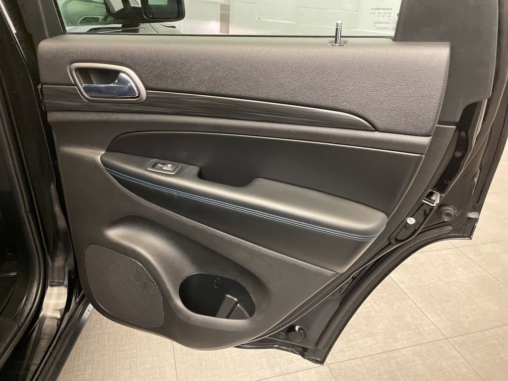 Used 2019 Jeep Grand Cherokee Laredo AWD/4WD image 37