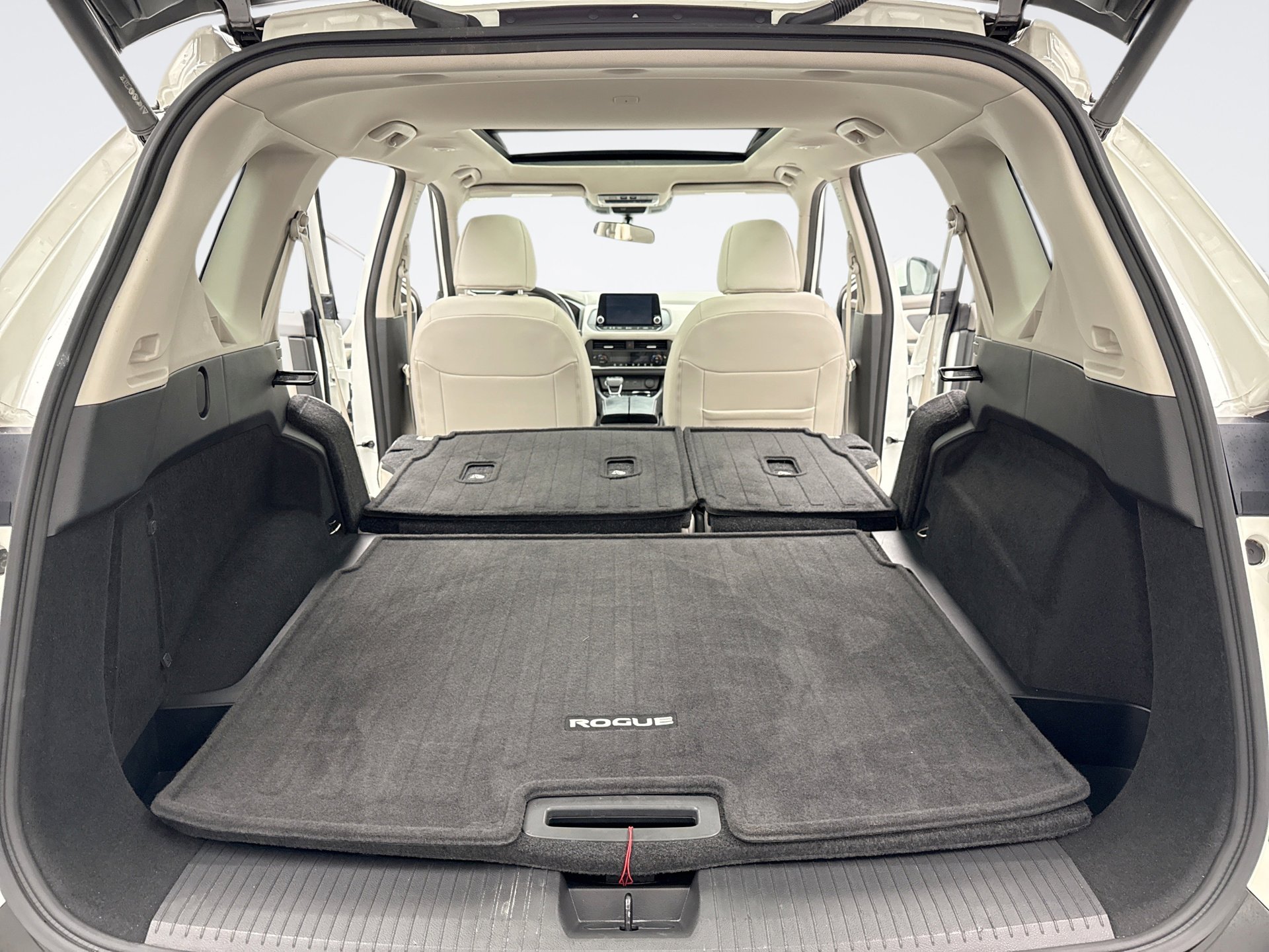 Used 2023 Nissan Rogue SV w/ SV Premium B Package image 23