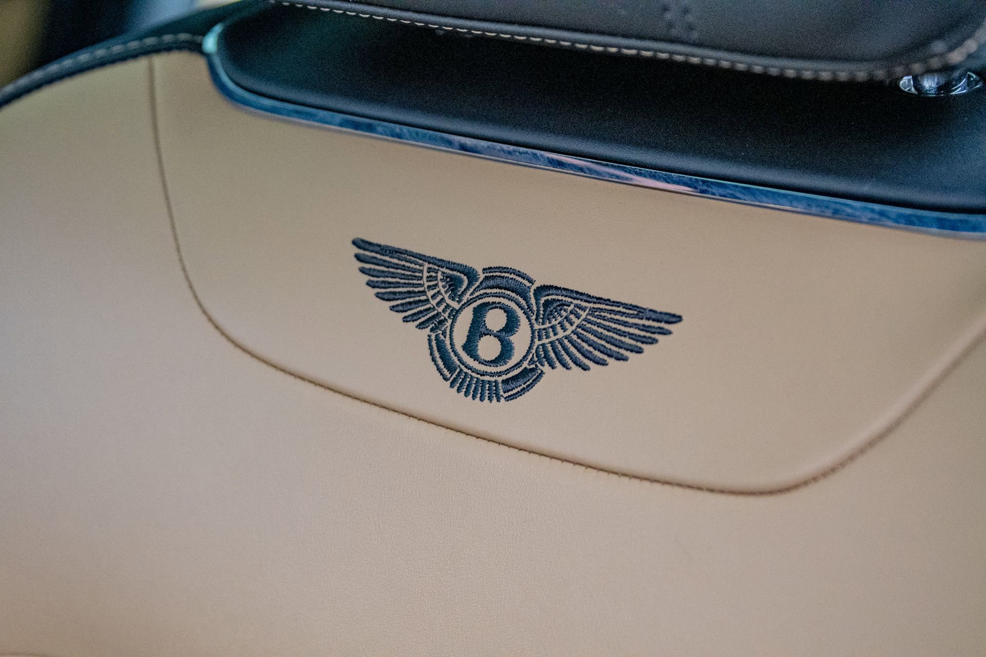 Used 2018 Bentley Bentayga Activity AWD/4WD image 16