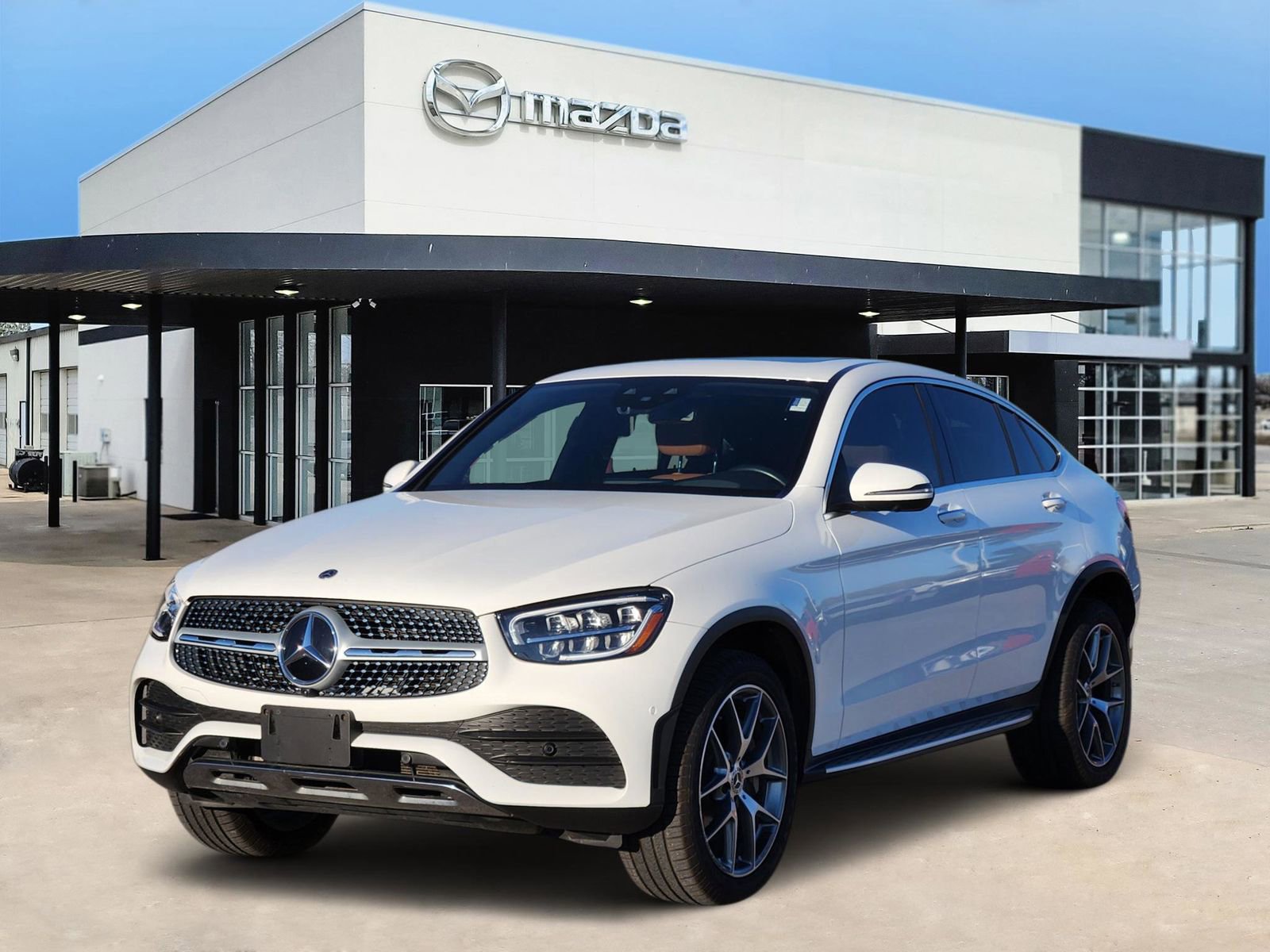 Used 2022 Mercedes-Benz GLC 300 4MATIC Coupe image 2