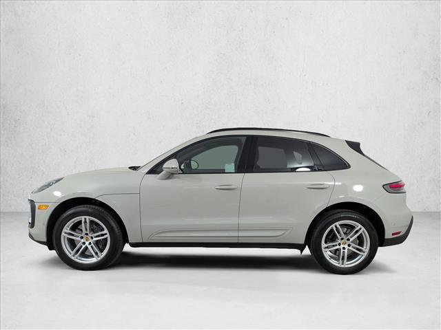 Certified 2022 Porsche Macan image 2
