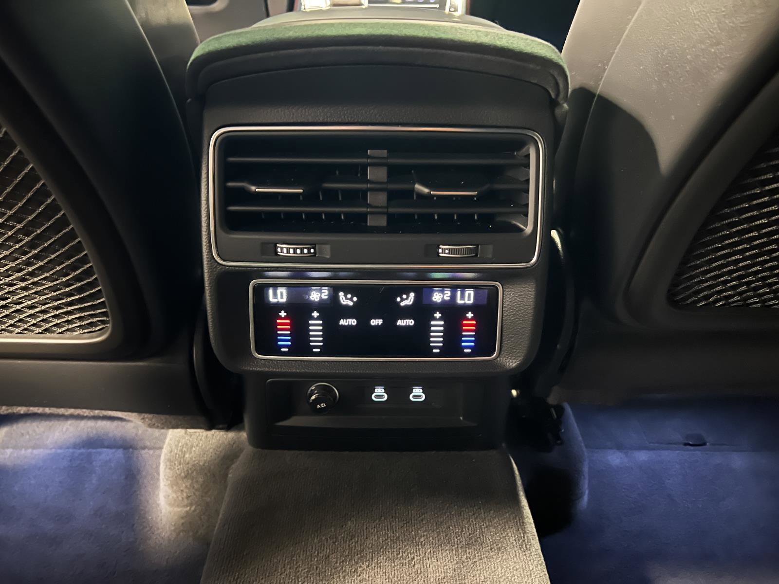 Used 2024 Audi RS Q8 image 32