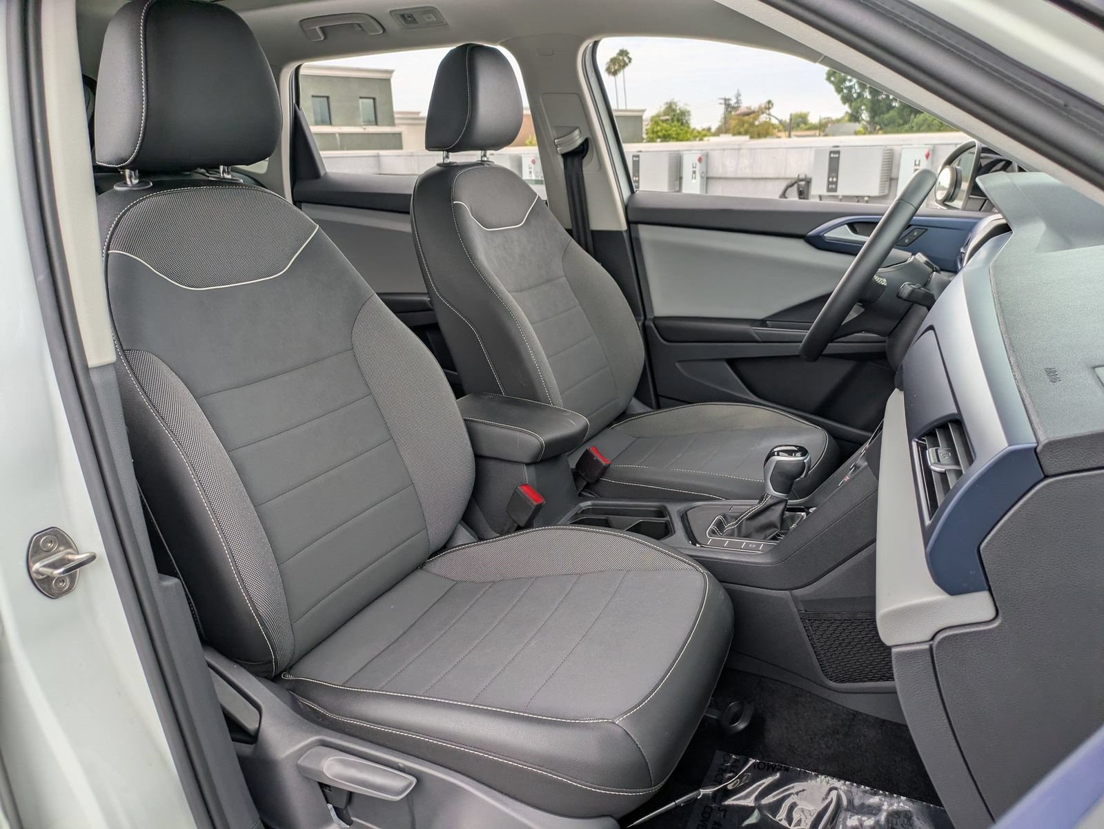 Used 2023 Volkswagen Taos SE w/ Panoramic Sunroof Package FWD image 28