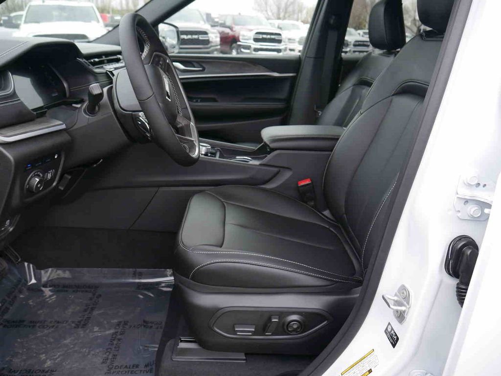 New 2025 Jeep Grand Cherokee Limited 4xe image 21