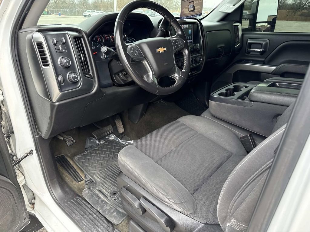 Used 2018 Chevrolet Silverado 1500 LT w/ Trailering Package AWD/4WD image 8