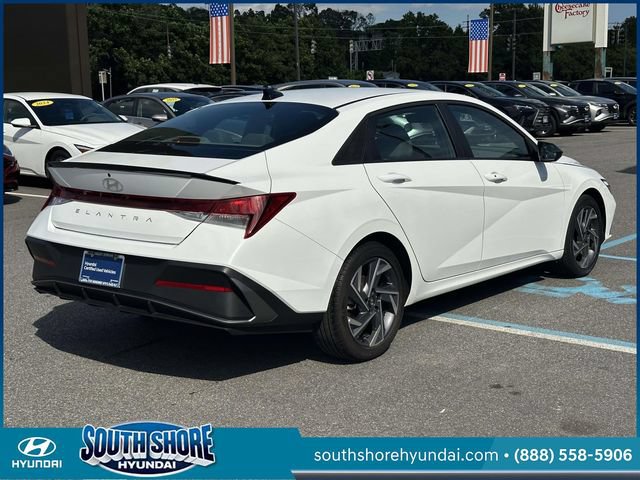 Certified 2025 Hyundai Elantra Sport w/ Cargo Package FWD image 6