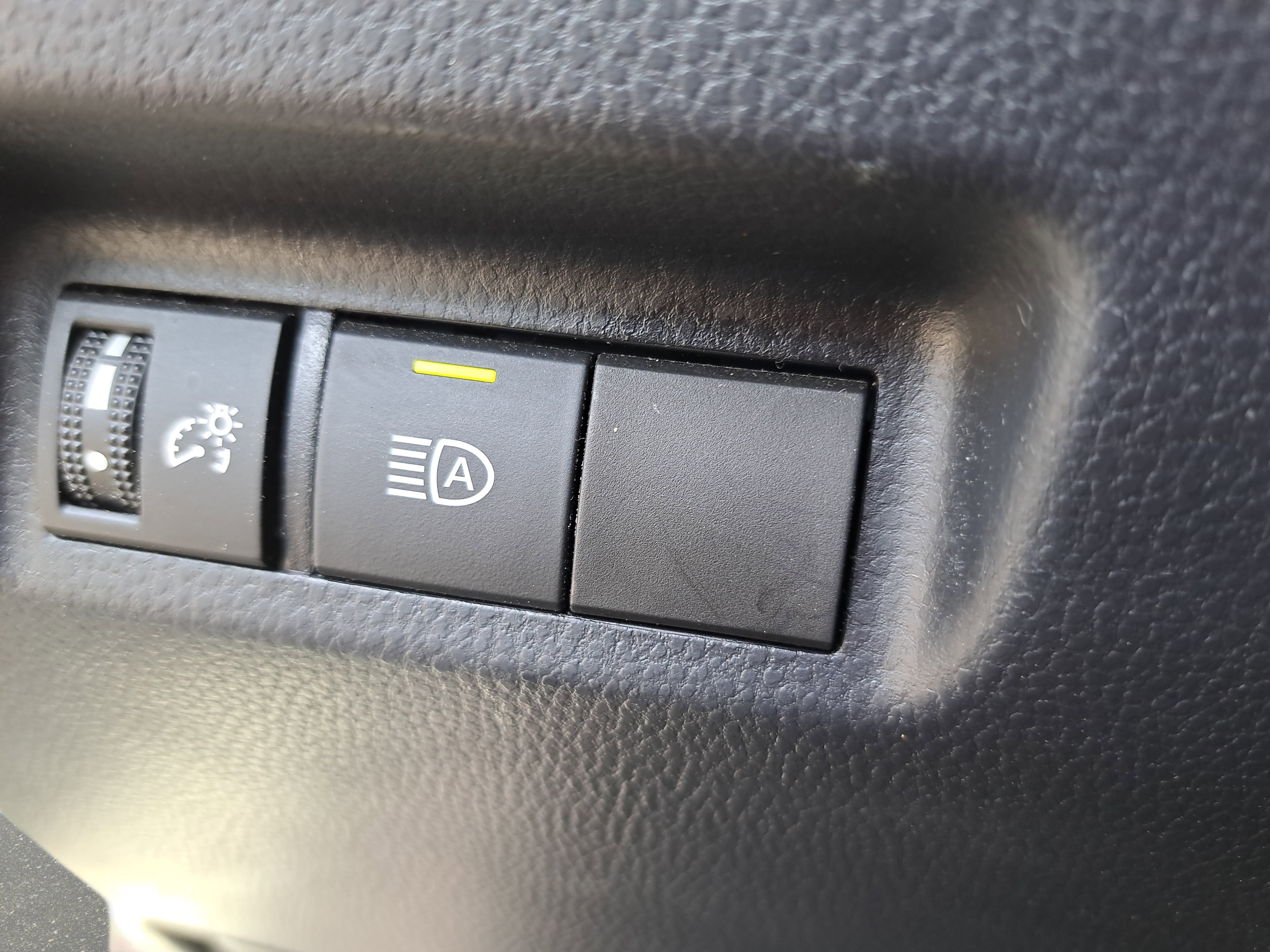 Used 2020 Toyota RAV4 XLE image 23