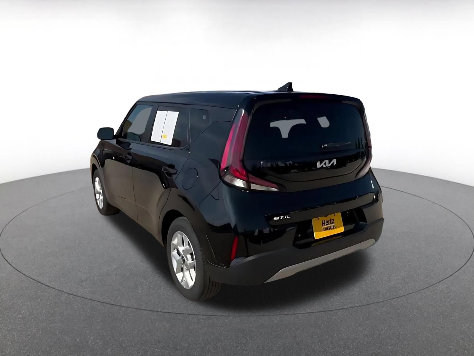 Used 2025 Kia Soul LX w/ LX Technology Package FWD image 10