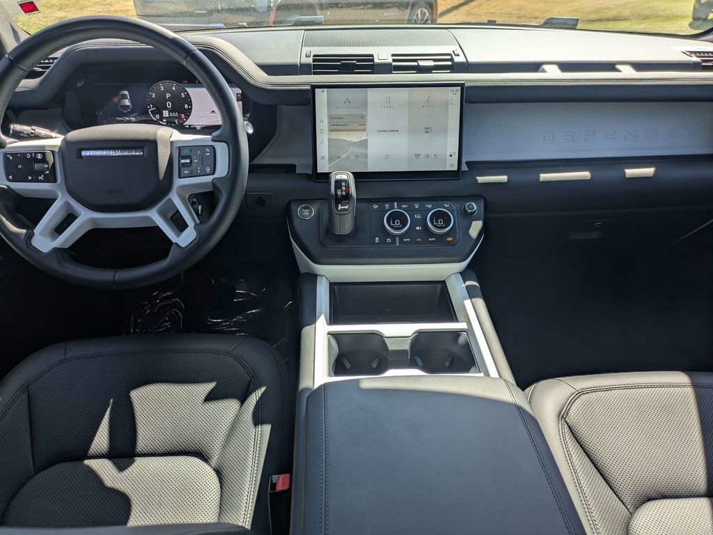 Used 2025 Land Rover Defender 110 S image 15