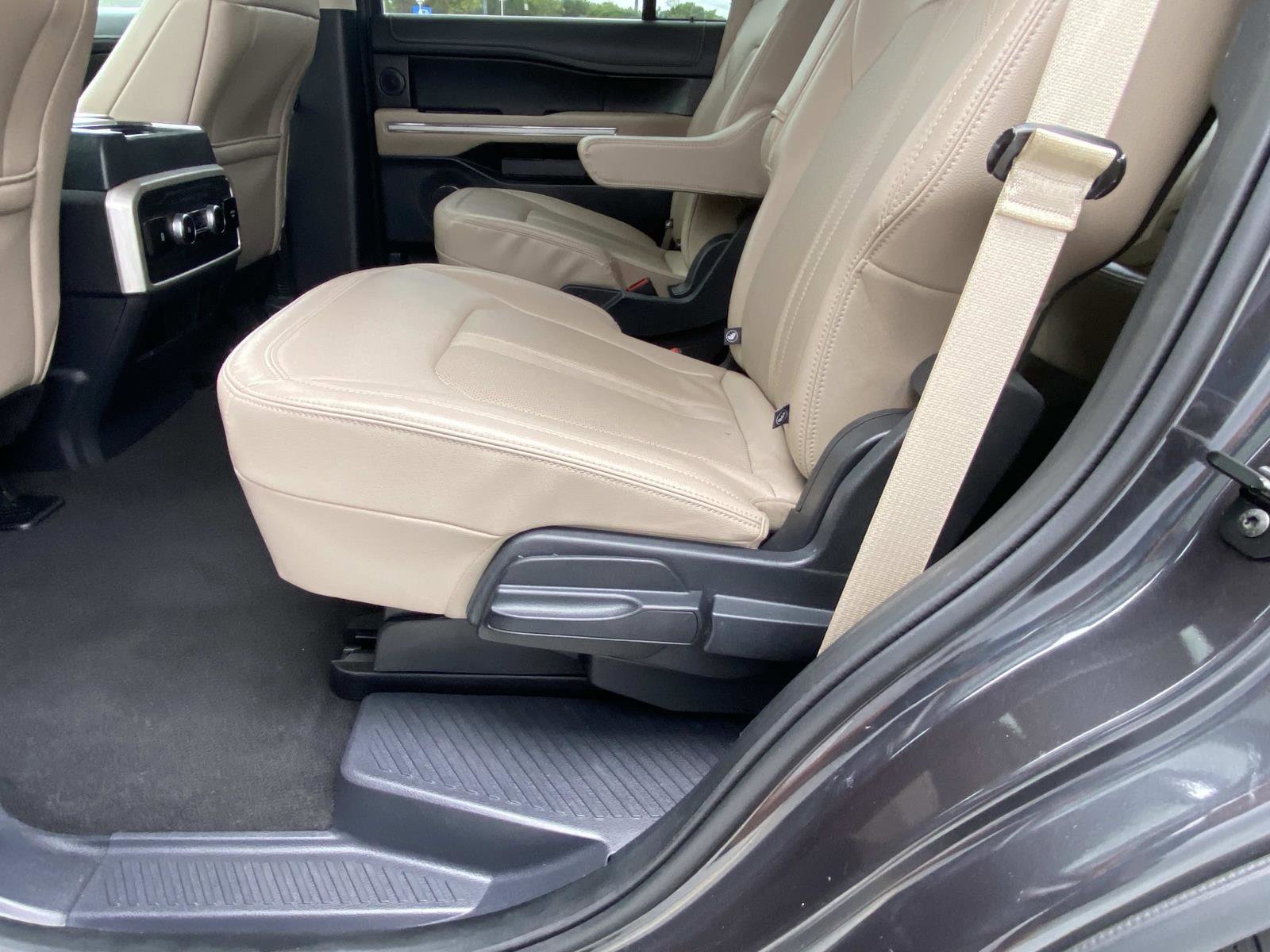 Used 2024 Ford Expedition Limited image 13