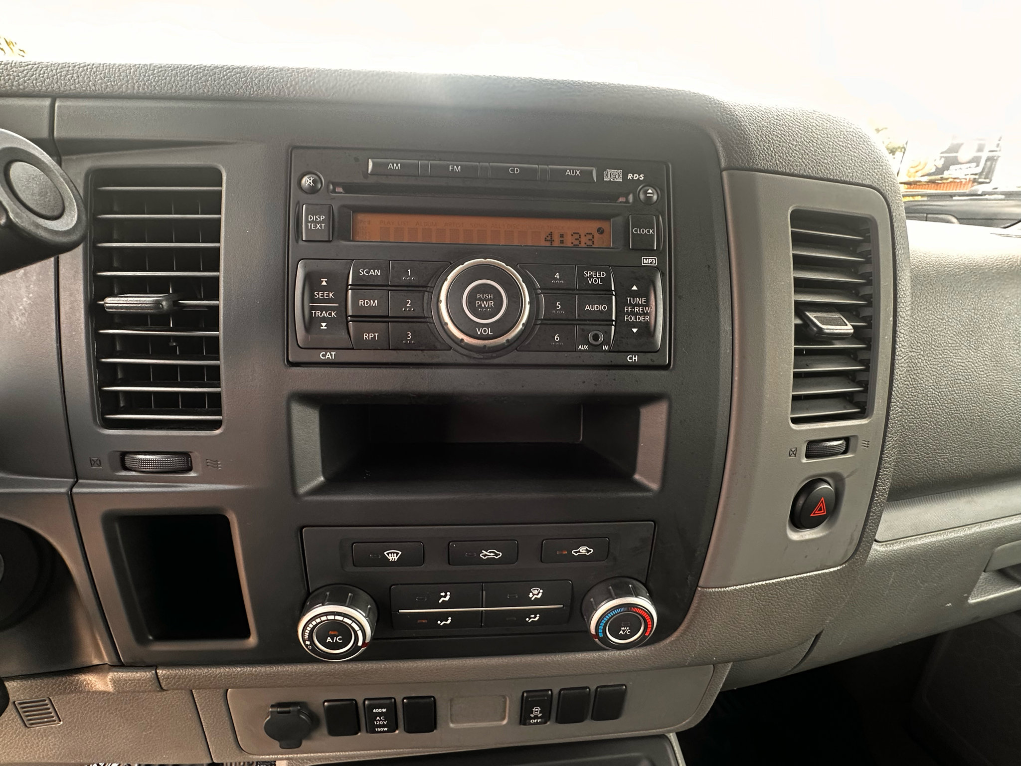 Used 2015 Nissan NV 2500 SV image 19