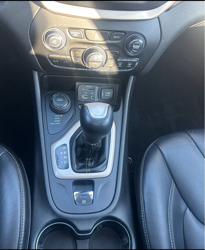 Used 2015 Jeep Cherokee Limited image 34
