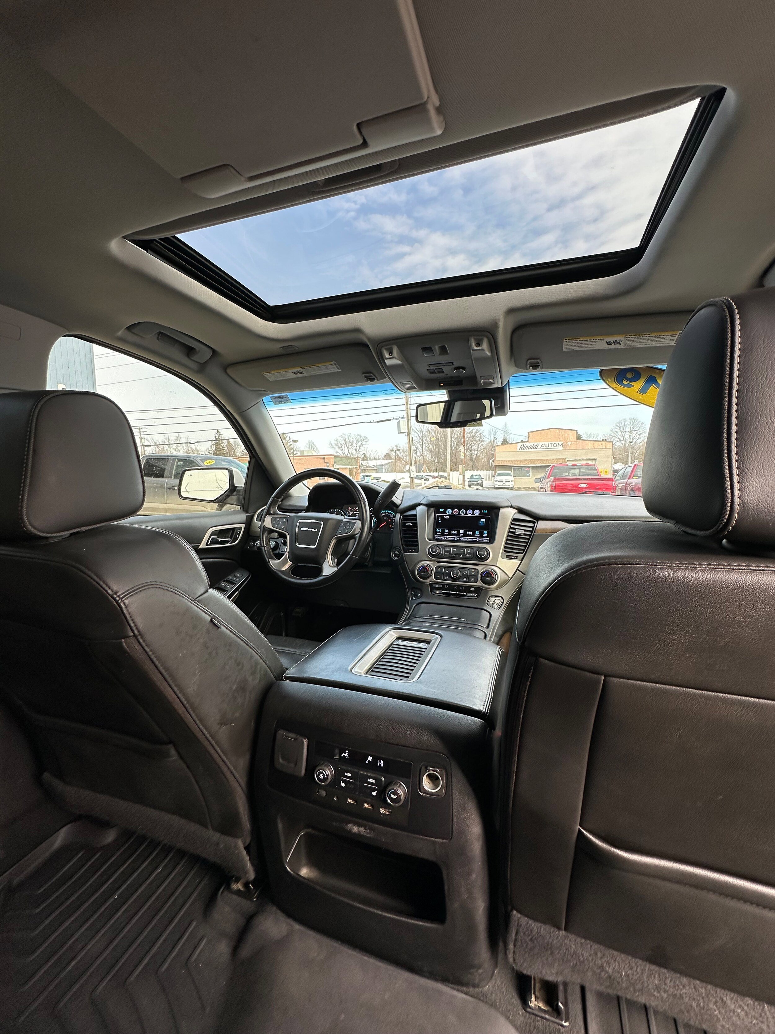 Used 2019 GMC Yukon Denali w/ Denali Ultimate Package image 30