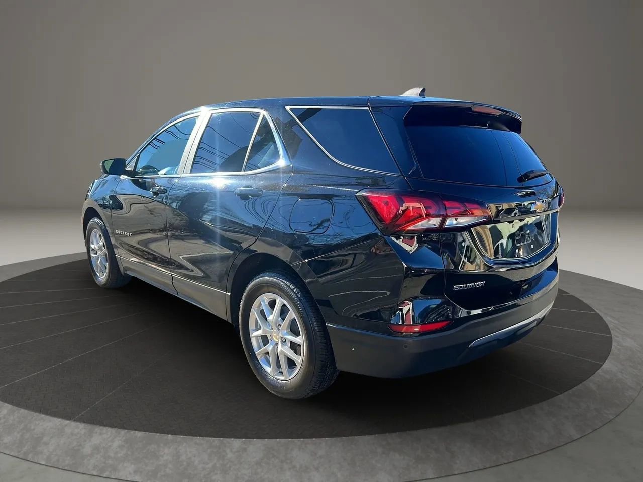 Used 2023 Chevrolet Equinox LT w/ Driver Convenience Package image 7