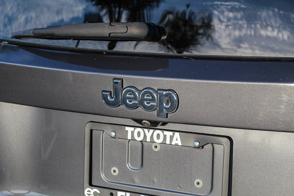 Used 2023 Jeep Renegade Latitude AWD/4WD image 27